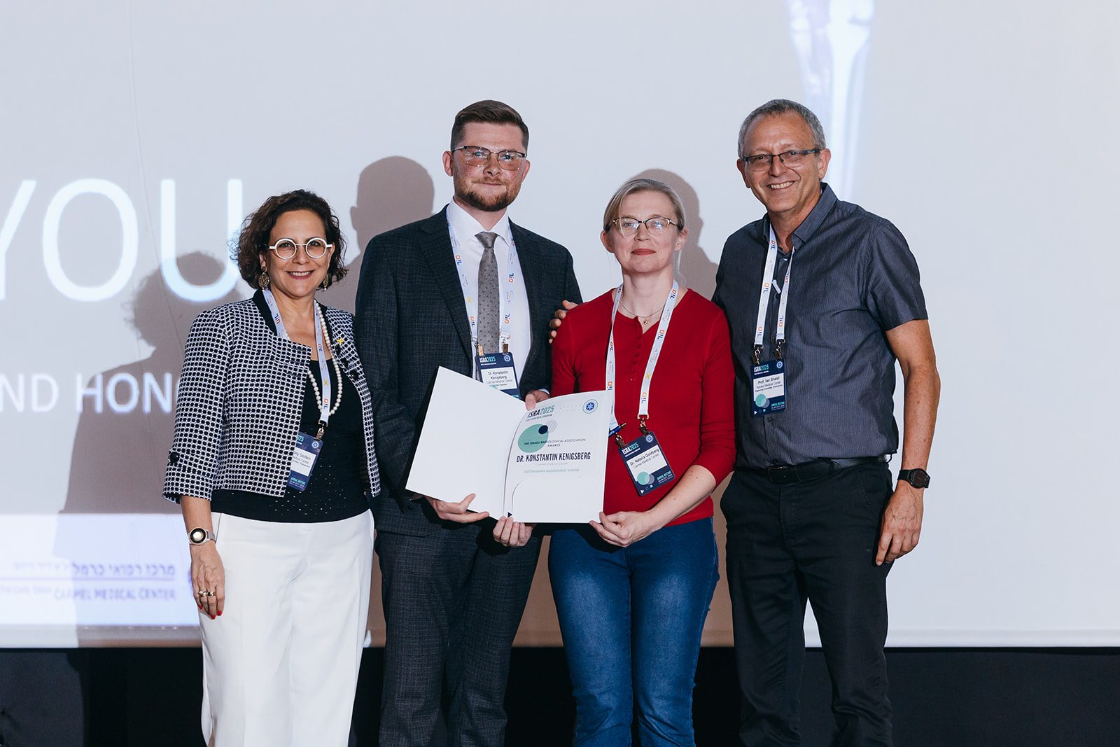 Dr Konstantin Kenigsberg receiving the Outstanding Radiologist Award at ISRA 2025